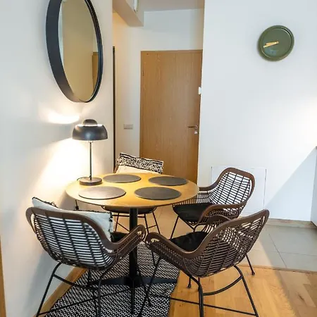 3 Kambariu Seimos Apartamentai Su Terasa Kunigiskiu Gatveje