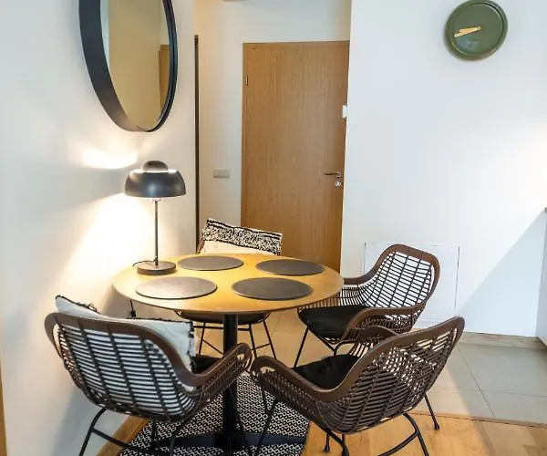 3 Kambariu Seimos Apartamentai Su Terasa Kunigiskiu Gatveje